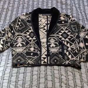 Women's tribal print black white woven cropped jacket, size medium.